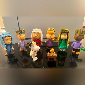 Snoopy and Charlie Brown figurines Christmas Nativity